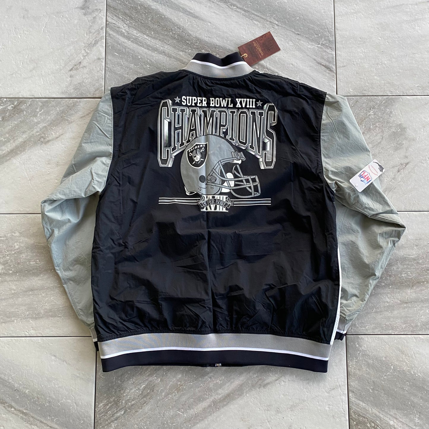 Mitchell & Ness Throwback Oakland Raiders Super Bowl XVIII Champions Windbreaker (XL)